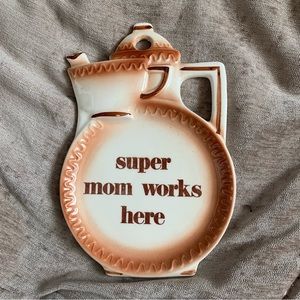 Cute vintage spoon rest/wall hanging - “super mom works here”